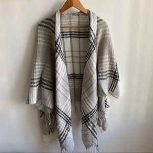 2-in-1 Black and White Plaid Scarf/Poncho